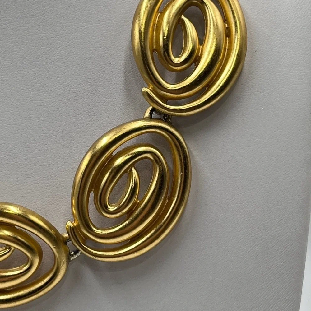 Vintage Modernist‎ Matte Gold Tone Satin Finish Swirl Link Toggle Necklace